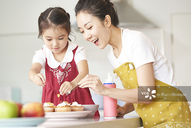 亲子烹饪图片素材