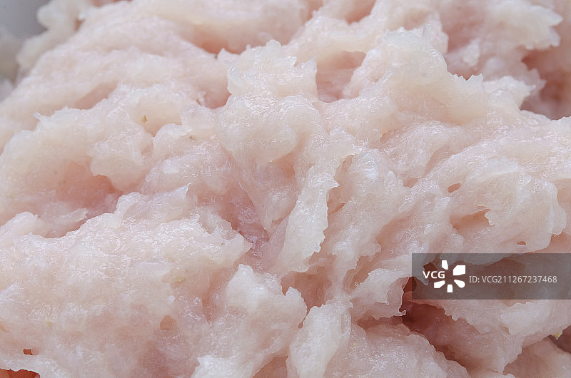 剁成鱼茸的白里透红的鱼肉特写图片素材