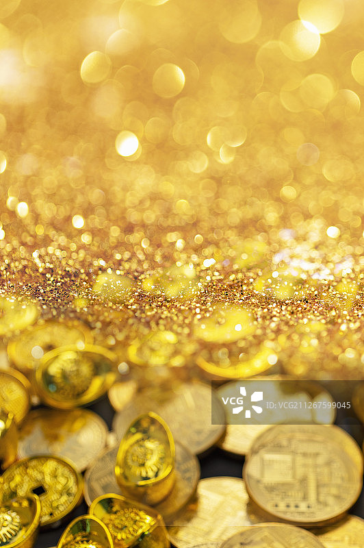 大量金币和元宝堆放在一起图片素材
