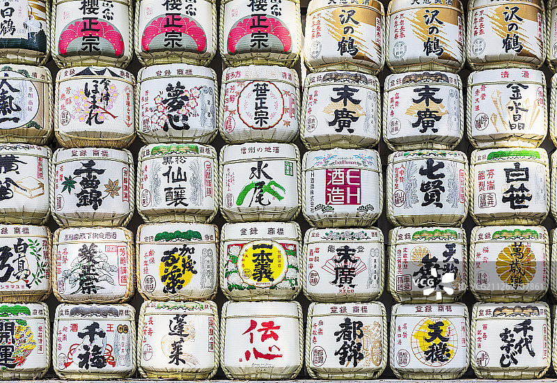 原宿明治神宫捐赠的日本酒桶细节图片素材