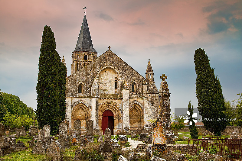 奥奈的圣皮埃尔教堂图片素材