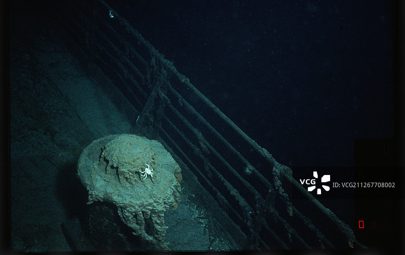 泰坦尼克号系缆桩上的螃蟹图片素材