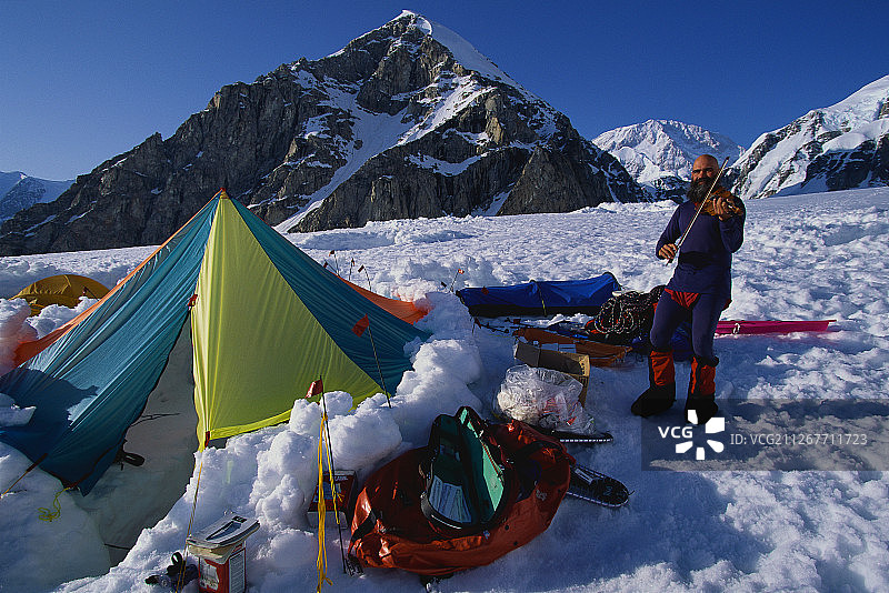 迪纳利峰大本营的登山者图片素材
