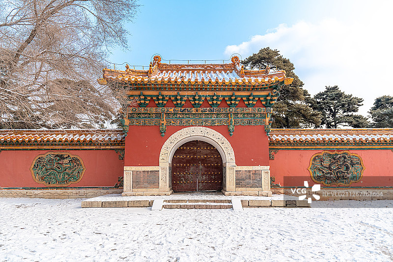 中国辽宁沈阳北陵公园清代古建筑雪景图片素材