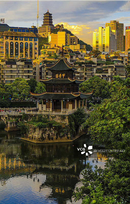 日暮甲秀楼图片素材