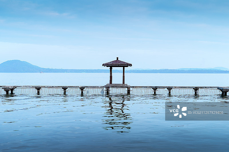 东湖小亭+湖北省武汉市武昌区东湖景区图片素材