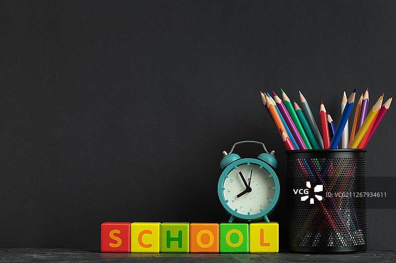 中小学生开学英文积木教育图片素材