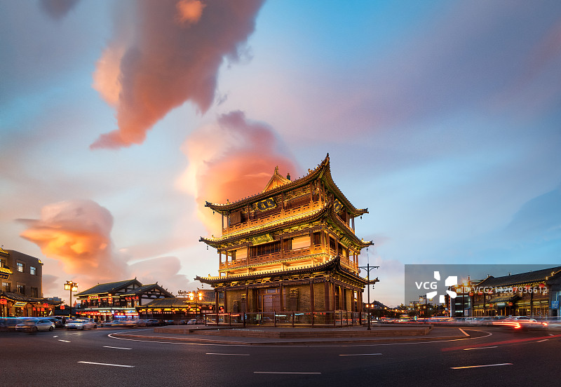 山西省大同市仿古街鼓楼图片素材