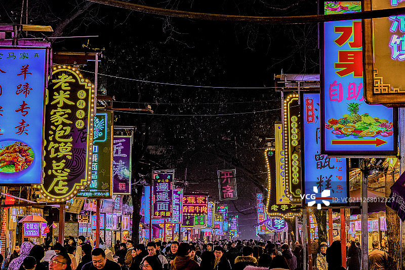 西安回民街夜景图片素材