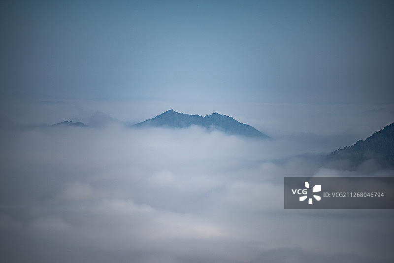 重庆市綦江区黑山谷万盛奥陶纪晨雾云海山景图片素材