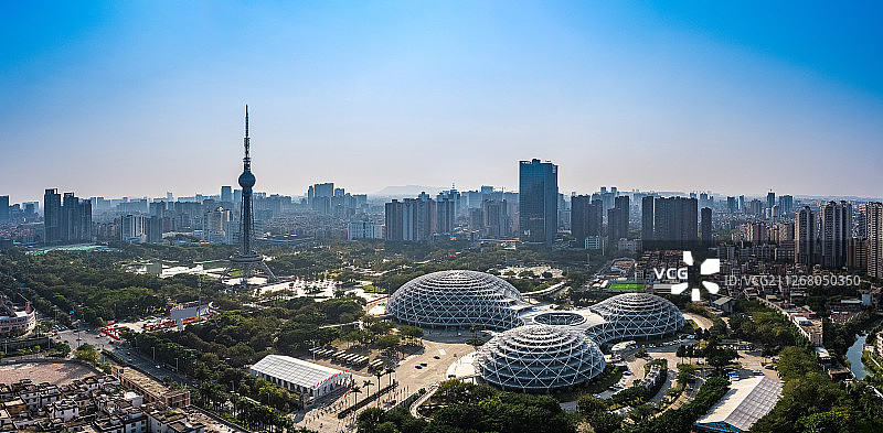 航拍视角下的佛山电视塔-岭南明珠体育馆-城市天际线全景图片素材