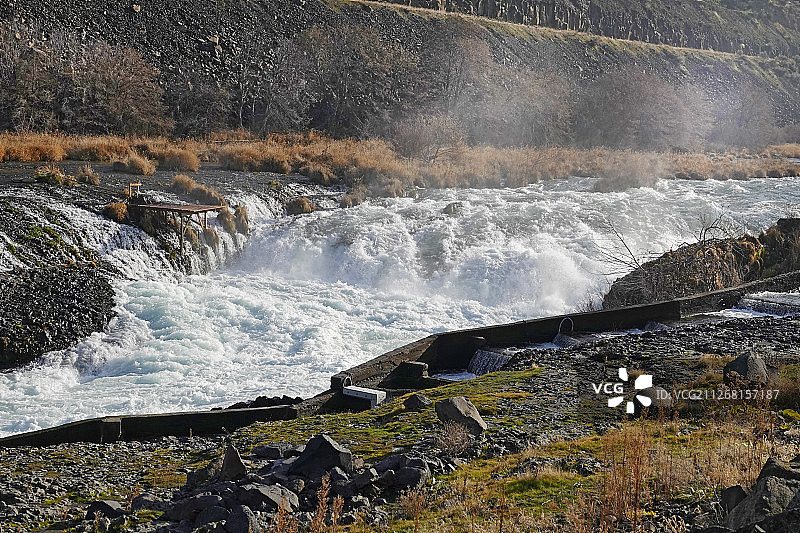 俄勒冈州德舒特斯河的谢拉尔兹急流图片素材