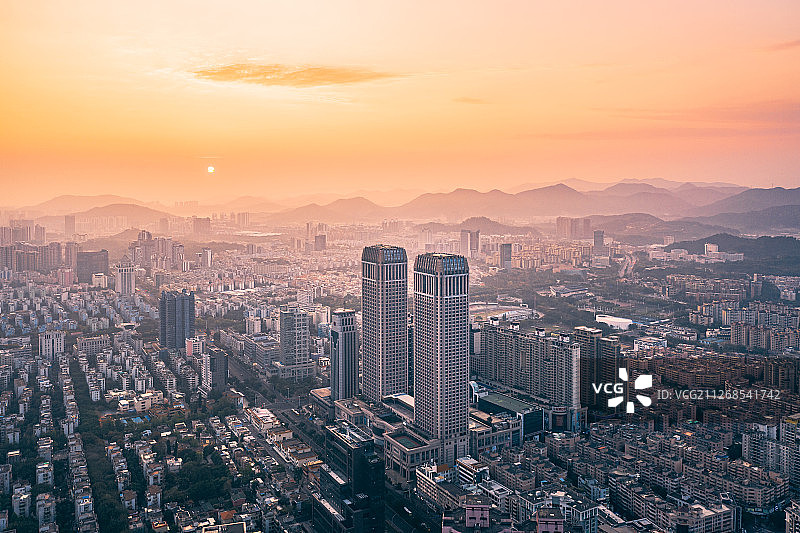 广东省中山市利和广场和金鹰广场日出图片素材