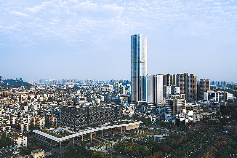 广东省中山市利和广场和金鹰广场日出图片素材