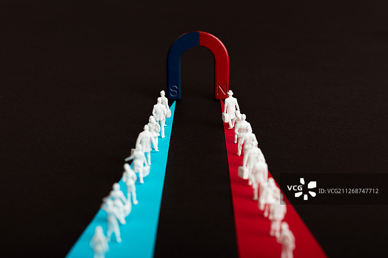 磁铁吸引不同的人才图片素材