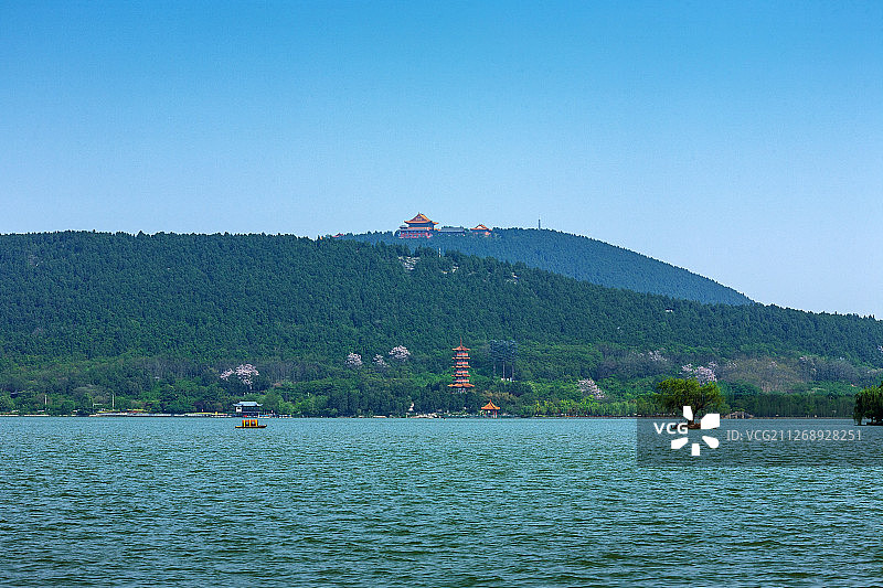 远望苏公塔和泰山寺+江苏省徐州市云龙湖风景名胜区湖中路图片素材
