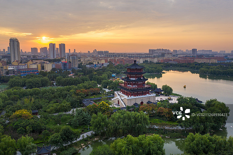 晨曦中的南池公园+山东省济宁市任城区南池公园图片素材