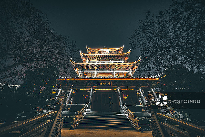 仰望拱极楼+湖南省长沙市岳麓区橘子洲景区图片素材