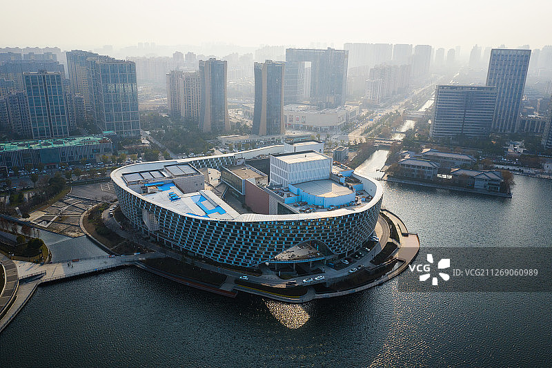 水中巨轮+江苏省盐城市盐都区聚龙湖公园图片素材