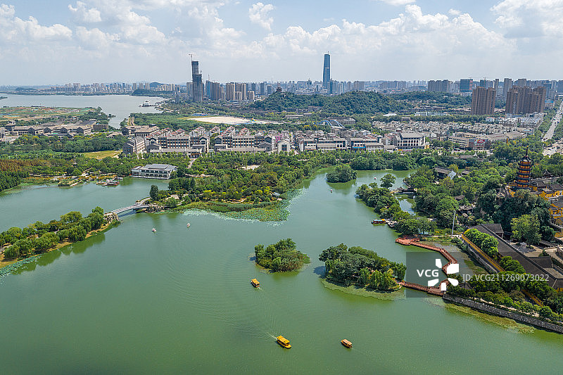 悠闲的镇江+江苏省镇江市润州区金山景区图片素材