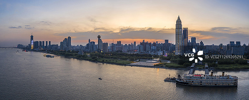武汉 江滩 知音号 航拍 全景图片素材