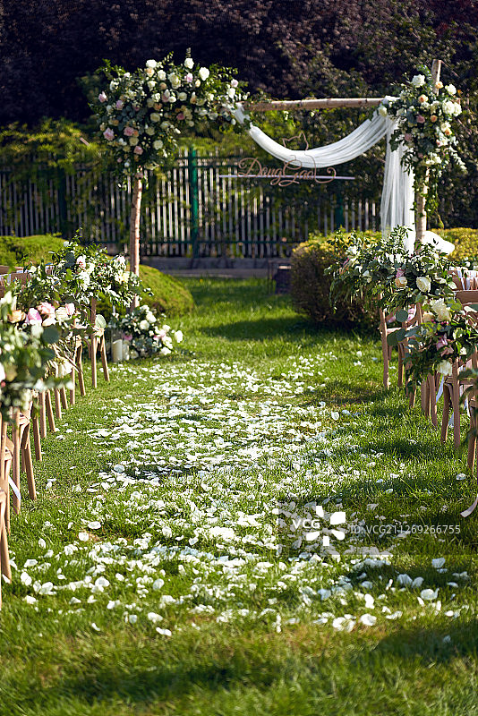 草坪婚礼图片素材