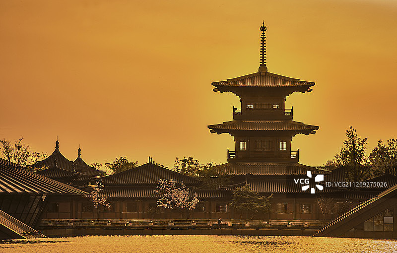 塔楼夕阳图片素材