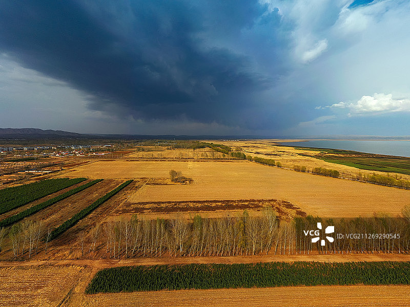 暴雨之前+内蒙古乌兰察布市凉城县岱海图片素材