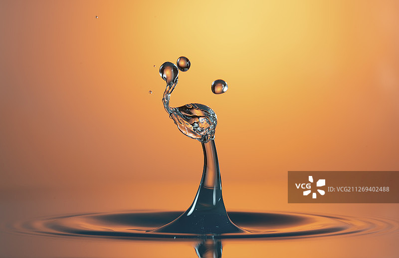 水滴水花创意摄影金色背景高速棚拍广告素材图片素材