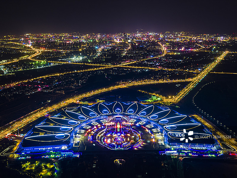 昆明.滇池国际会展中心夜景图片素材