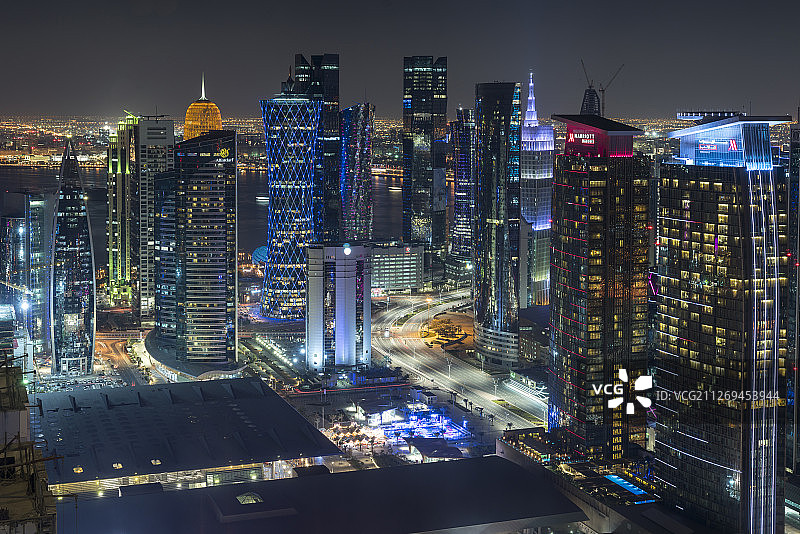 卡塔尔多哈城市天际线夜景图片素材