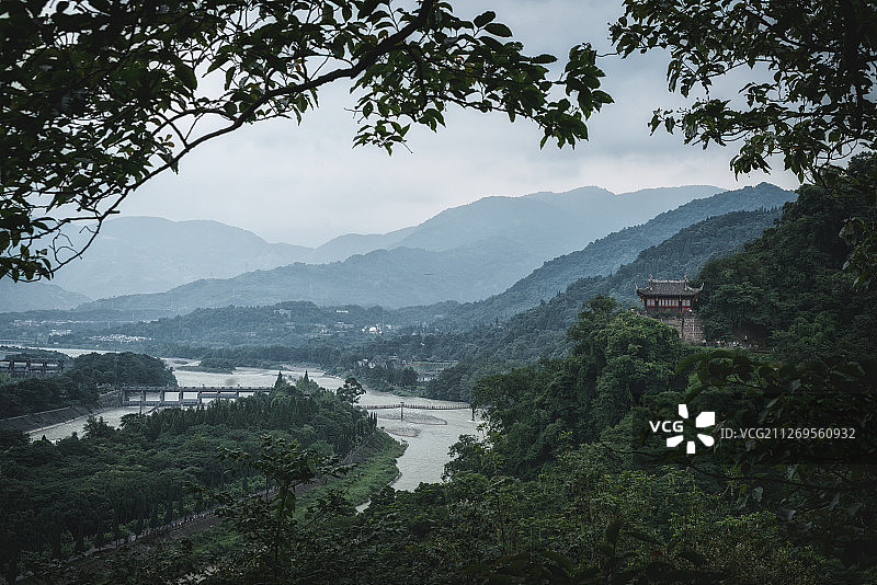 都江堰外群山重+四川成都都江堰市都江堰旅游区图片素材