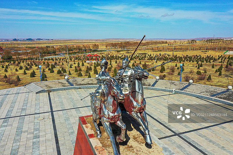 蒙古人驭马塑像+内蒙古自治区乌兰察布市察右中旗东山公园图片素材