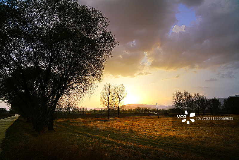 日暮时分+内蒙古乌兰察布市凉城县岱海图片素材