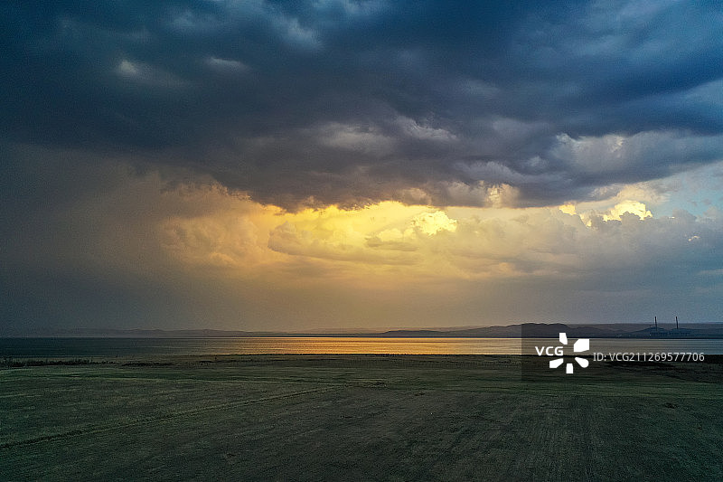 晚霞映湖面+内蒙古乌兰察布市凉城县岱海图片素材