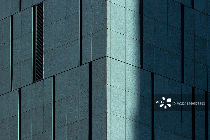 简约的大理石拼接的光影对比的建筑外墙细节图片素材