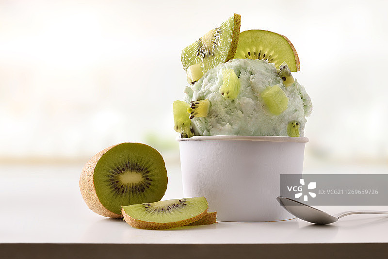 杯装猕猴桃冰淇淋图片素材