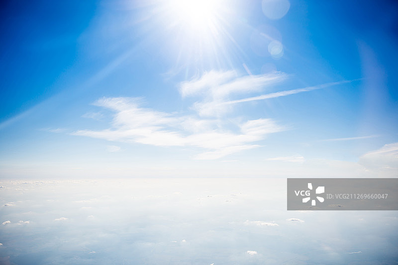 阳光和云彩的天空图片素材