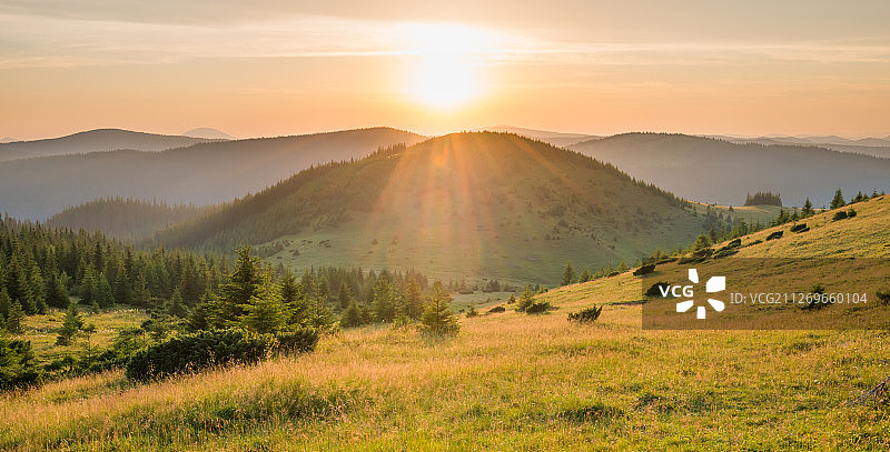 山脉日落景观图片素材