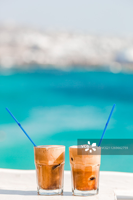 桌上的两杯咖啡图片素材