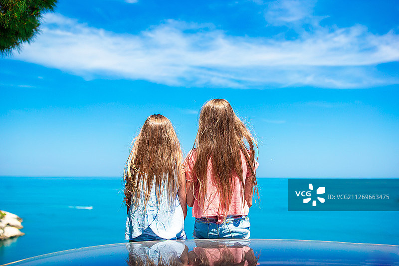 夏日家庭自驾游图片素材