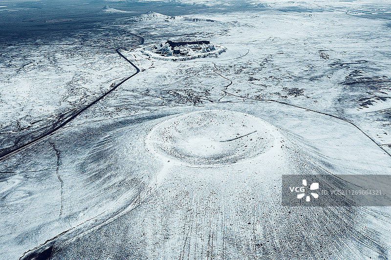 雪中的乌兰哈达火山群+内蒙古乌兰察布市察右后旗乌兰哈达图片素材