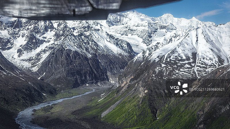 兰格尔-圣伊莱亚斯国家公园保护区山景，美国阿拉斯加州瓦尔迪兹图片素材