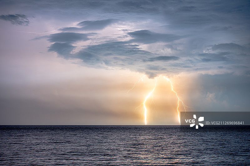 海上雷暴天气图片素材