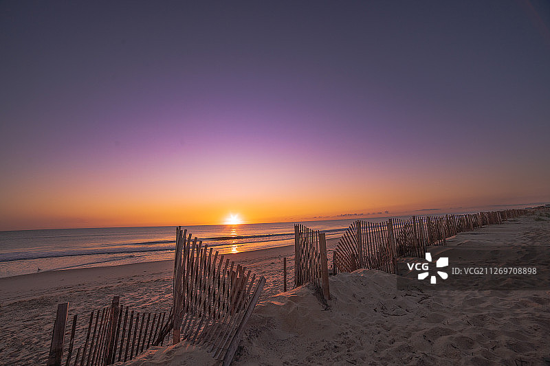 海滩日出晴空图片素材