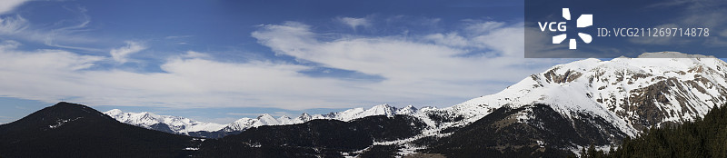 比利牛斯山脉全景图片素材
