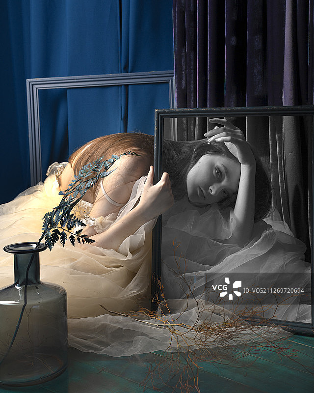 色彩处理的女孩肖像图片素材