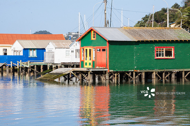 新西兰上哈特湖边的船棚景色图片素材