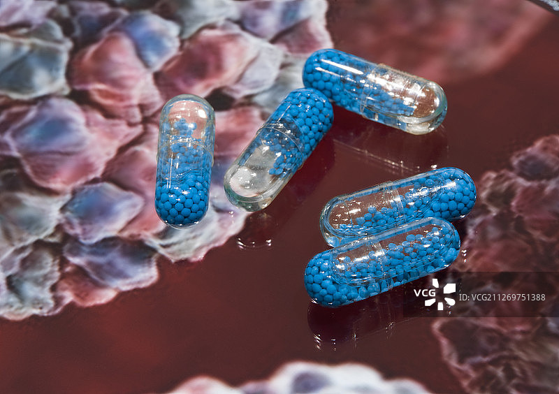 病毒图案背景与抗病毒药物特写图片素材