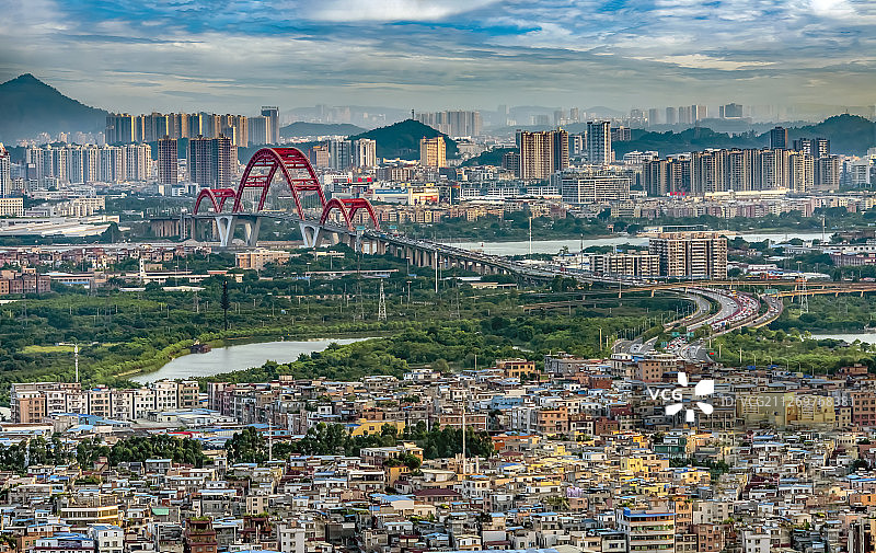 广州南部市郊区域新光大桥连接的海珠区与番禺区图片素材